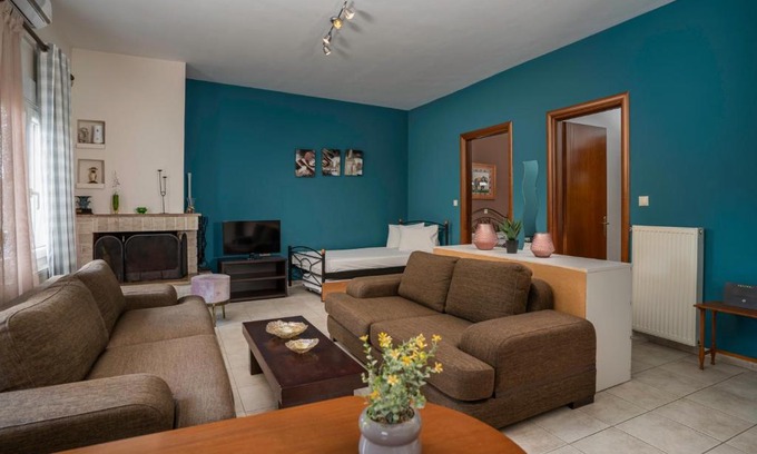 Dio-Olympos Apartment | Central Litochoro Apartment with Private Parking and Heating Near Olympus Trails