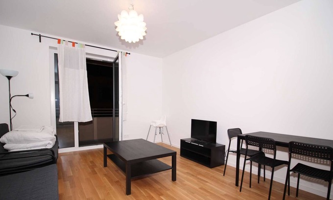 Offenbach am Main Apartment | Central Lovely 2ROOM Apartment for 4/TRAIN STATION