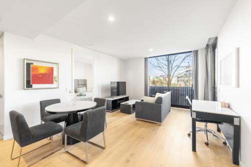 City West Apartment | Central located 2 bedroom Apartment in Canberra with Parking
