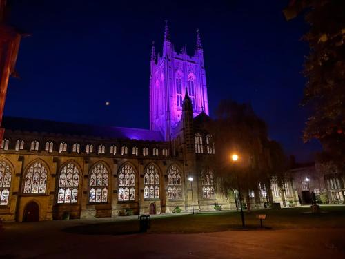 Bury St Edmunds Apartment | Central Medieval Grid Unique home with Gated parking
