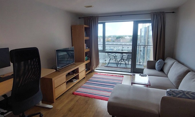 The Liberties Apartment | Central, Modern 2BD, 4Mins to Guinness Storehouse