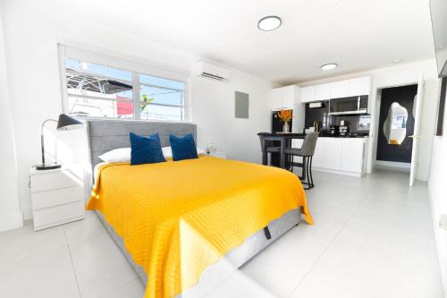 Miami Gardens Apartment | Central Studio Quiet & Close To Hard Rock