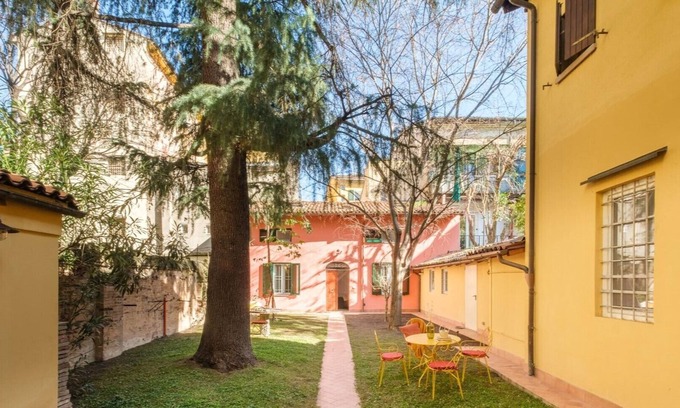 Historic Center Villa | Central Villa with Garden | Resté Il Sentiero