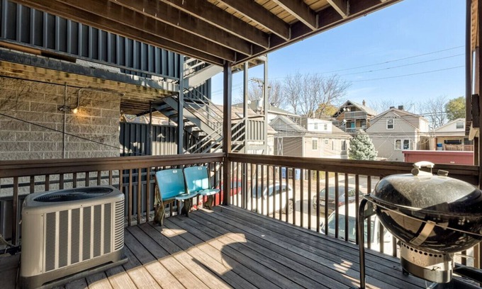 Pulaski Park Condo | Centrally Located Condo with Parking and Deck!