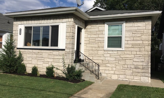 Beechmont House | Centrally Located Home. Expo Center. Airport. UofL
