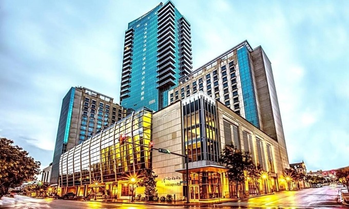 Downtown Fort Worth Apartment | Centrally located in downtown Fort Worth, Texas, this hotel offers sophisticated style .