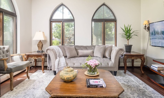 Delaware House | Centrally located Mansion Guest House