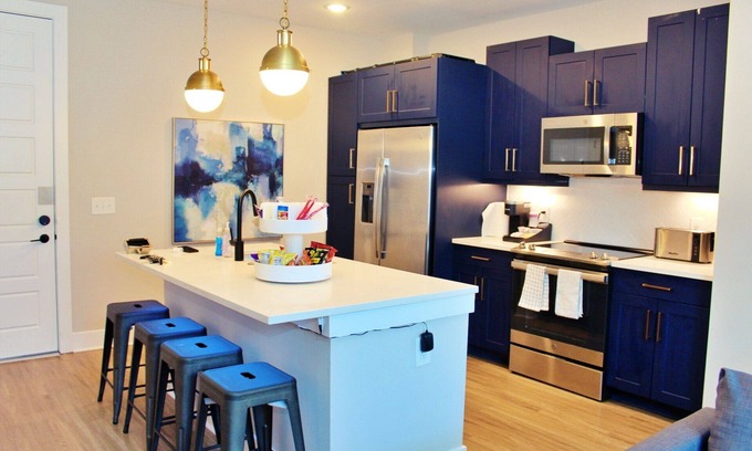 Summerhill Apartment | Centrally Located Modern Apartment Downtown w/min Travel Times to Popular Places