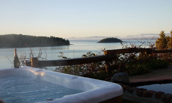 West Sechelt Apartment | Centrally located on British Columbia's beautiful Sunshine Coast