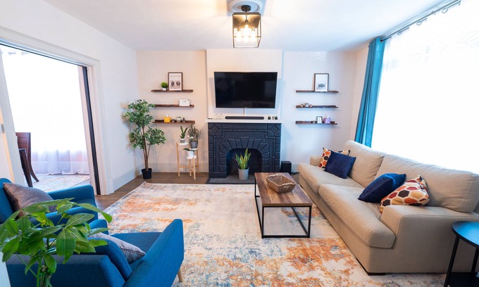Downtown Buffalo Apartment | Centrally located renovated historic home