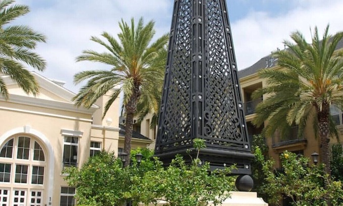 Airport Area Condo | Centrally Located Resort-Style Living with Office