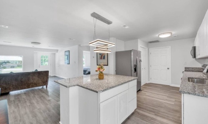 Walterboro House | Centrally Located Serene home away from home. Come be our guest!