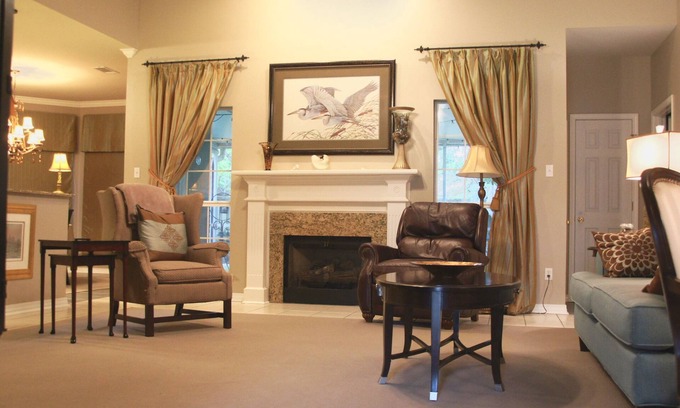 Gulf Hills House | Centrally Located- 2 mi. North of downtown OS with screened porch, full kitchen