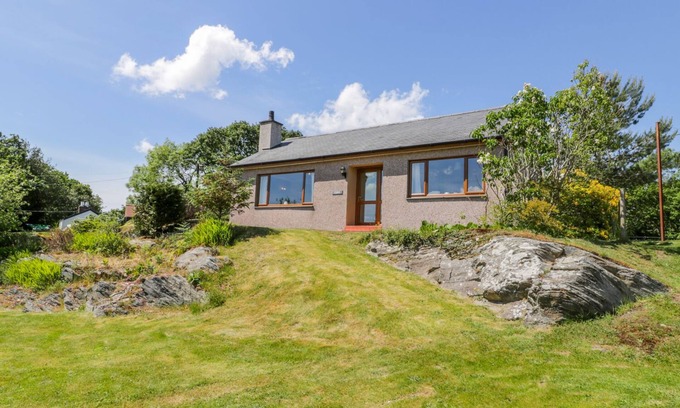 Penrhyndeudraeth Cottage | CERIS, pet friendly, character holiday cottage in Penrhyndeudraeth