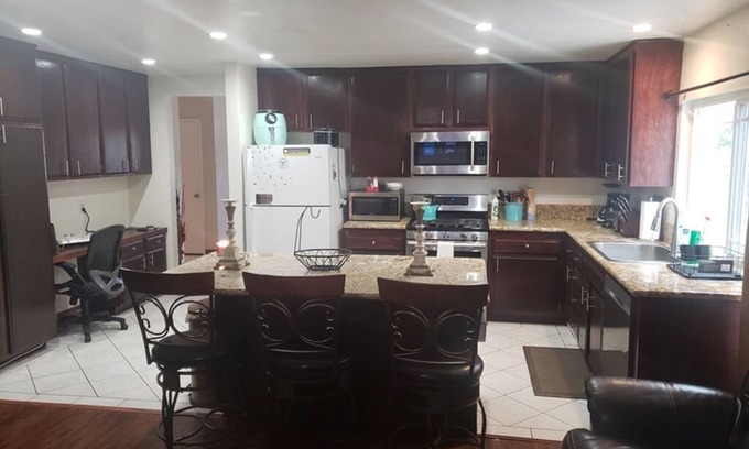 Santa Ana Heights House | Cerritos Family 3/2