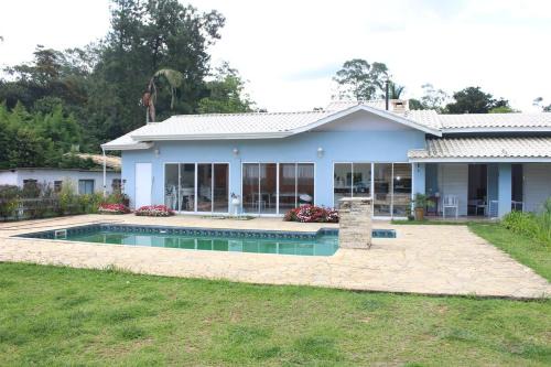 Cotia House | Chácara - Cotia - 3 km Animália Park - pet friendly