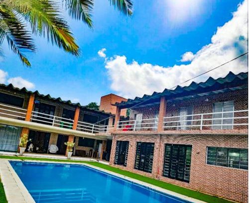 Ibiuna House | Chácara Ibiuna 9 Qts , Condominio, Pesqueiro, 27 pessoas
