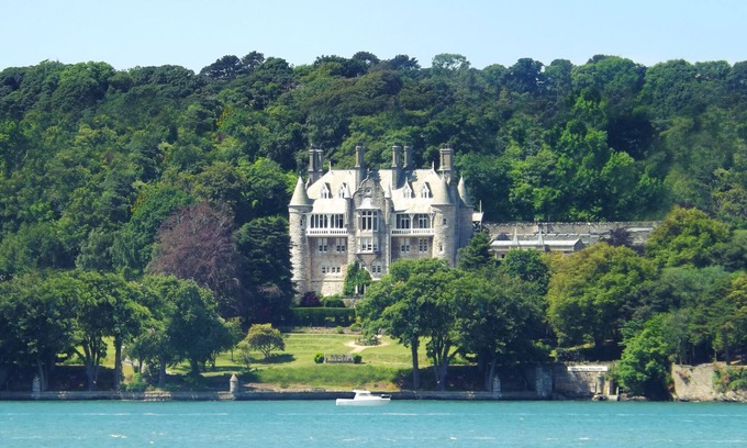 Menai Bridge House | Château Rhianfa
