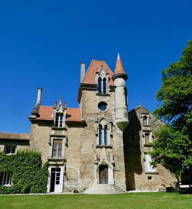 Bollene House | Château Rouge - petit château avec piscine - 8 chambres