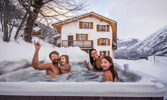 Les Varcins Ski Chalet | Chalet Broski - Luxury near St Martin De Bellville