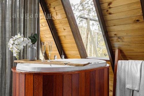 Sao Pedro de Alcantara Ski Chalet | Chalé Alcântara - Com banheira para casal