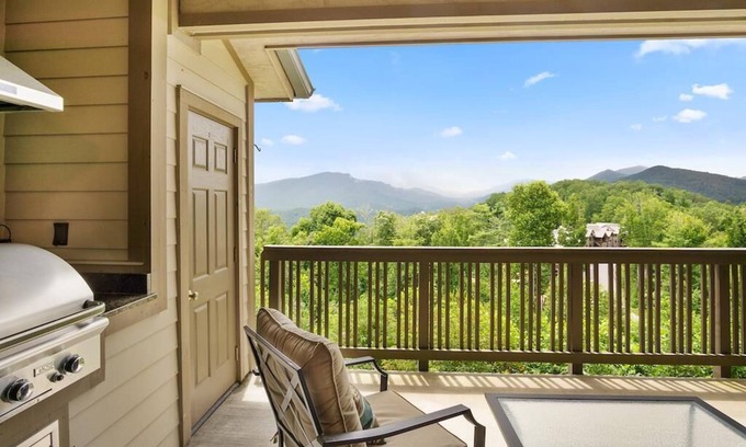 Boone Resort | Chalakee Lodge CD-3: Gated Resort, Indoor/Outdoor Pools and Hot Tub, Resort Hot Tub, Fitness, Gas.