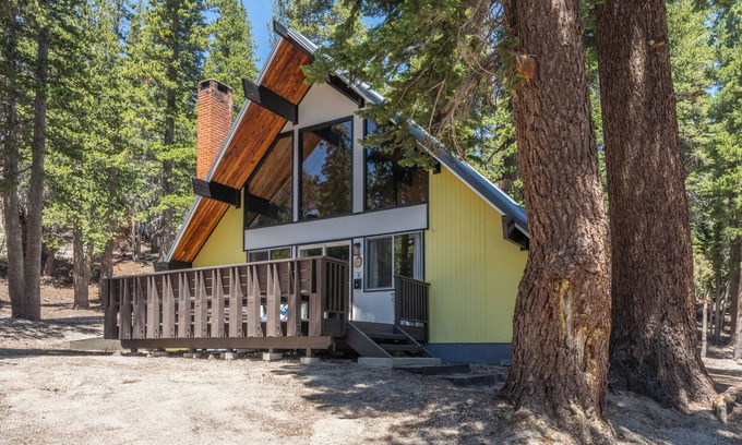 Mammoth Lakes Ski Chalet | Chalet #12, Slope Side Ski in Ski Out Spacious Fam