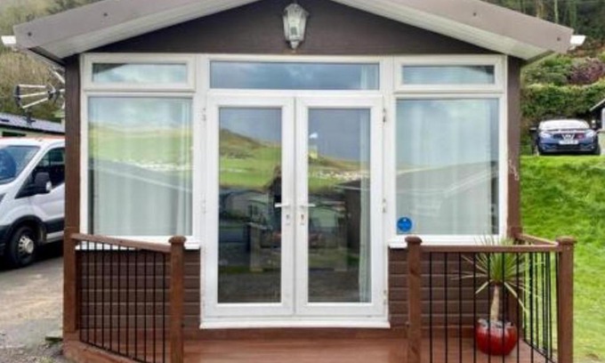Aberystwyth Ski Chalet | Chalet 135 - Clarach Bay Holiday Village