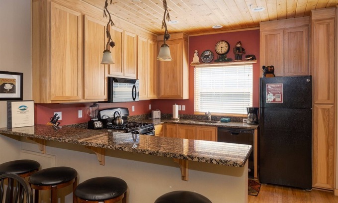 Government Camp Ski Chalet | Chalet 15 at the Official Collins Lake Resort