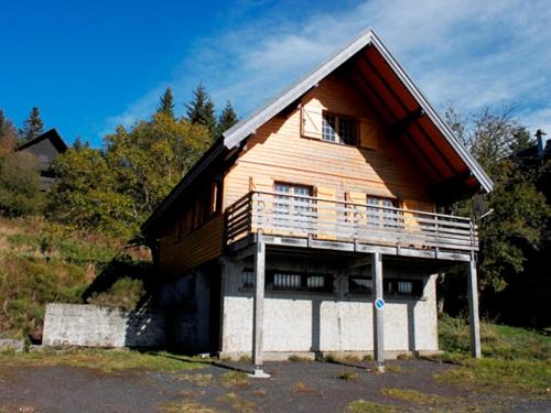 Besse-et-Saint-Anastaise Ski Chalet | Chalet atypique près des pistes, 9 pers., sculptures uniques - FR-1-814-49