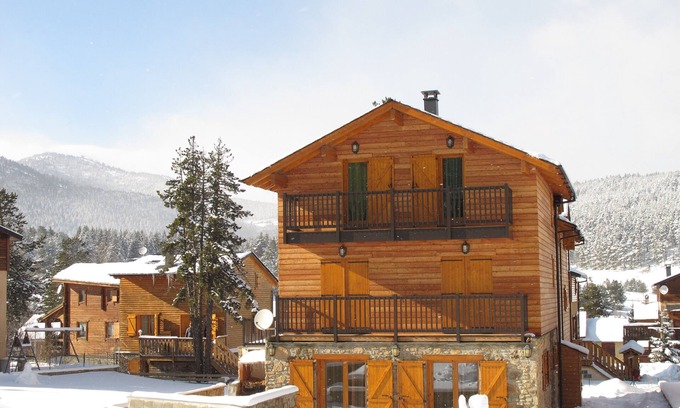 Formigueres Ski Chalet | Chalet "BeauBois" in Lovely Historic Formiguères - Winter & Summer - (Sleeps 6)
