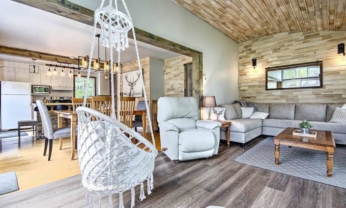 Saint-Jean-de-Matha Ski Chalet | Chalet Blanc/Waterfront (kayak, paddle board) spa activities