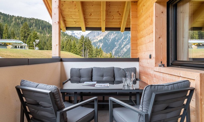 Racines Apartment | Chalet "Blosegghof Almwiese" with Mountain View, Private Terrace and Wi-Fi