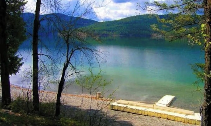 Whitefish Ski Chalet | Chalet Chic. Private Lakefront. Children's Fish Pond. Explore Glacier, Ski, Hike