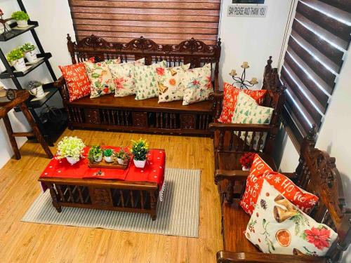 Santa Rosa House | Chalet de Laguna1 Near Enchanted Kingdom & Nuvali
