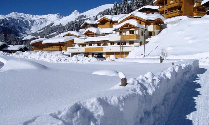 Hinterglemm Ski Chalet | Chalet in Saalbach near Ski Lift & Sauna