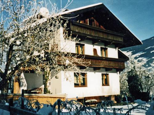 Kapfing Apartment | Chalet in Fügen near Ski Lift Spieljoch