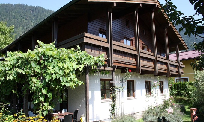Goldegg Villa | Chalet in Goldegg near Ski Slopes
