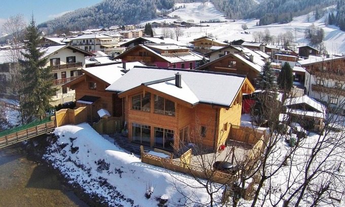 Kaprun Ski Chalet | Chalet in the center of Kaprun with sauna & hot tub