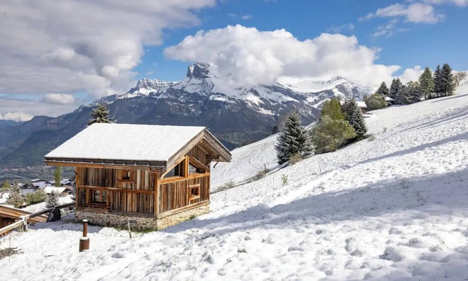 Combloux Ski Chalet | Chalet 'Mazot De Warens' with Mountain View, Private Terrace and Private Garden