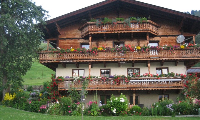 Taxenbach House | Chalet 'Oberbründlingchalet' with Mountain View, Private Terrace and Wi-Fi