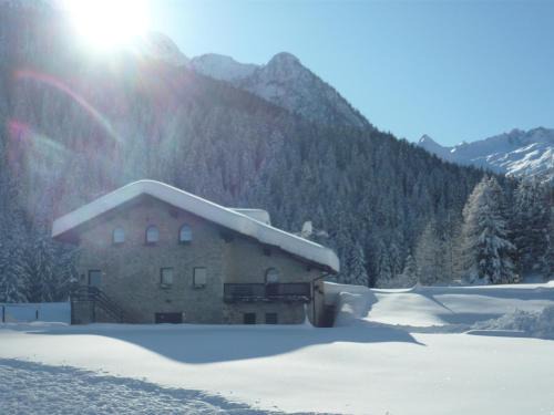 Vermiglio Ski Chalet | Chalet Rustico Bertolini per Gruppi!