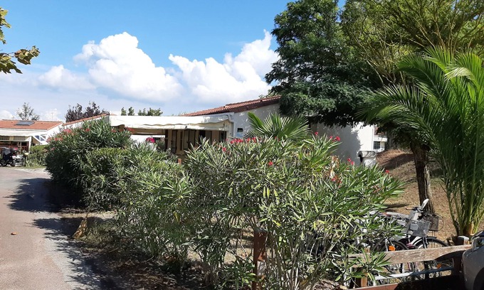 Saint-Pierre-d'Oleron Ski Chalet | CHALET SAINT PIERRE D'OLERON IN PRIVATE RESIDENCE 4/6 PEOPLE WITH SWIMMING POOL