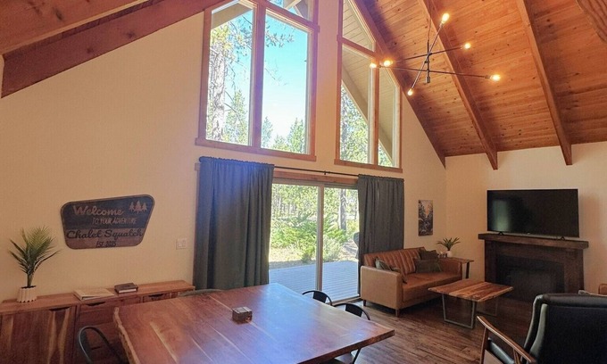 Sunriver Ski Chalet | Chalet Squatch - Cozy-Luxe Cabin Near Village & SHARC!