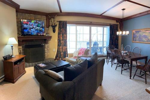 Mont-Tremblant Apartment | Chalet-Style Condo - 5 minutes to Lifts and village!