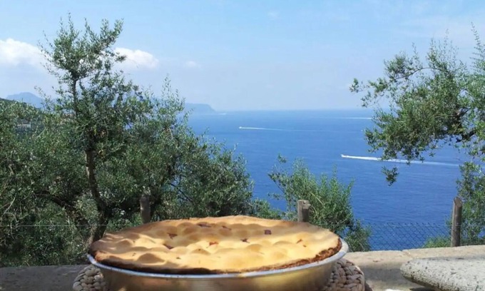 Massa Lubrense Ski Chalet | Chalet 'Tessa's Holiday' with Sea View, Wi-Fi and Air Conditioning