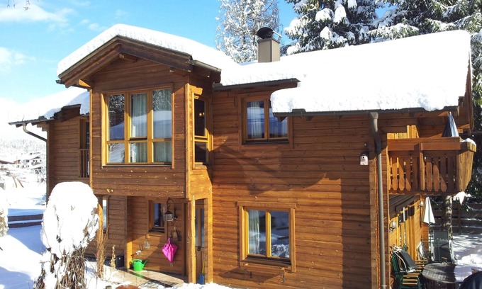 Oberndorf bei Kitzbuhel House | Chalet Villa Rosa im Gartenhotel Rosenhof bei Kitzbühel