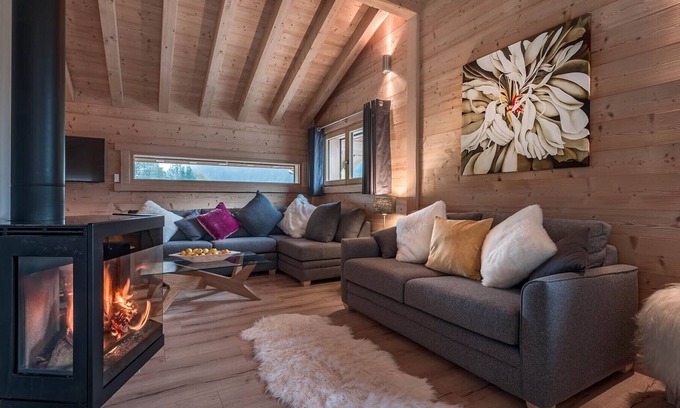 Morzine Ski Chalet | Chalet Vorlaz is a luxury ski chalet with hot tub