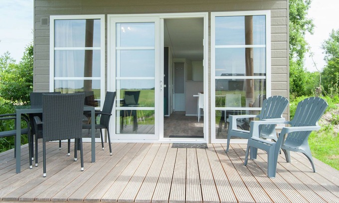 Sint Maartensvlotbrug Ski Chalet | Chalet with covered terrace, near North Sea