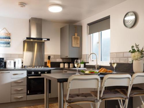 Helford Passage Ski Chalet | Chalet Wheal Tor by Interhome